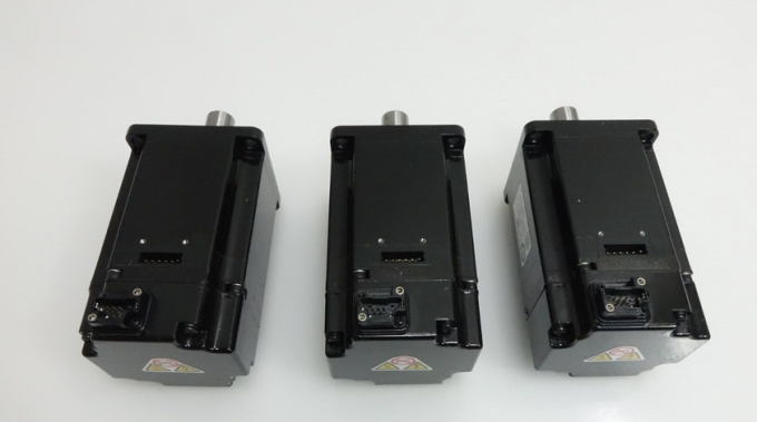 01A2A21 SIGMA5 400W AC Servo Motor 2.7A YASKAWA SGMAS Asli Baru 0