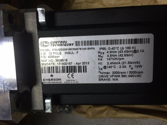 070UDD200XBCRA078140-SHPA baru asli, hitam adalah warna utama, Teknik Kontrol Emerson Unimotor Servo Motor.