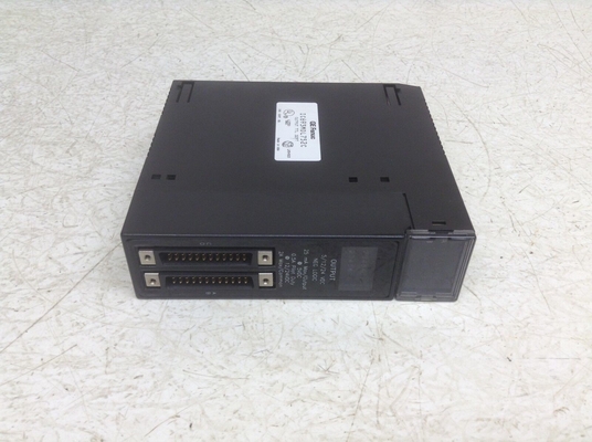 GE FANUC SERIES 90-30 PLC Modul I/O Digital 125 VDC IC693MDL752