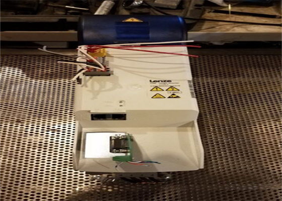 Lenze E70ACMSE0644SA1ETR SERVO-INVERTER I700 LINGKUNGAN STANDAR