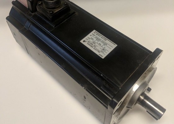 YASKAWA USAGED-03C22K   Motor Servo AC 300 W 8192 PPR Encoder Inkremental