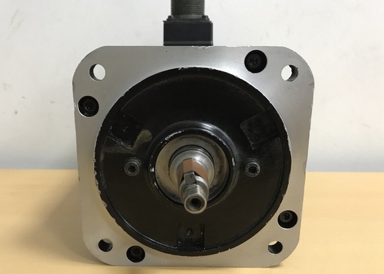 YASKAWA USAGED-03C22K   Motor Servo AC 300 W 8192 PPR Encoder Inkremental