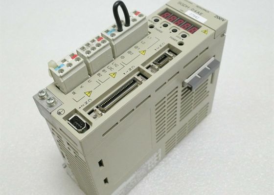 YASKAWA SGDH-04AE Industrial Servo Drive 200-230 VAC 50 / 60 Hz 30 Watt 55 Kw
