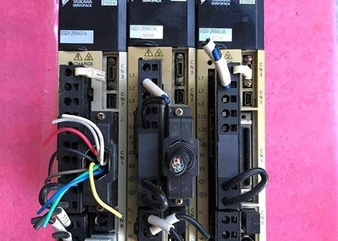 Servo Drive YASKAWA SGDV-2R8A01A002000 Industri SERVOPACK 230VAC 3 FASE