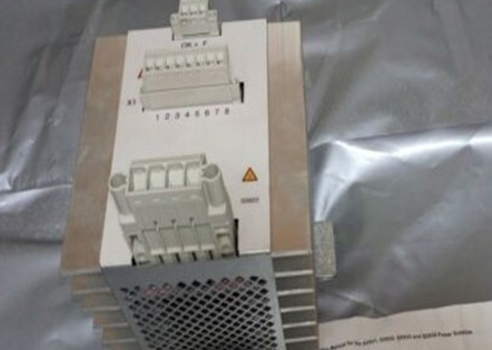 SS823 3BSE038226R1 Unit Kontrol Unit Pemungutan Suara ABB Untuk Catu Daya Redundan