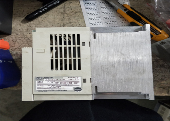 Mitsubishi Variable Frequency Drive E500 Series 0.75 kW FR-E520S-0.75K-EC Single Phase 4A Inverter