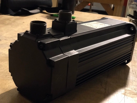 Yaskawa Brand New AC Servo Motor USAFED-13-FJ11 Original Box