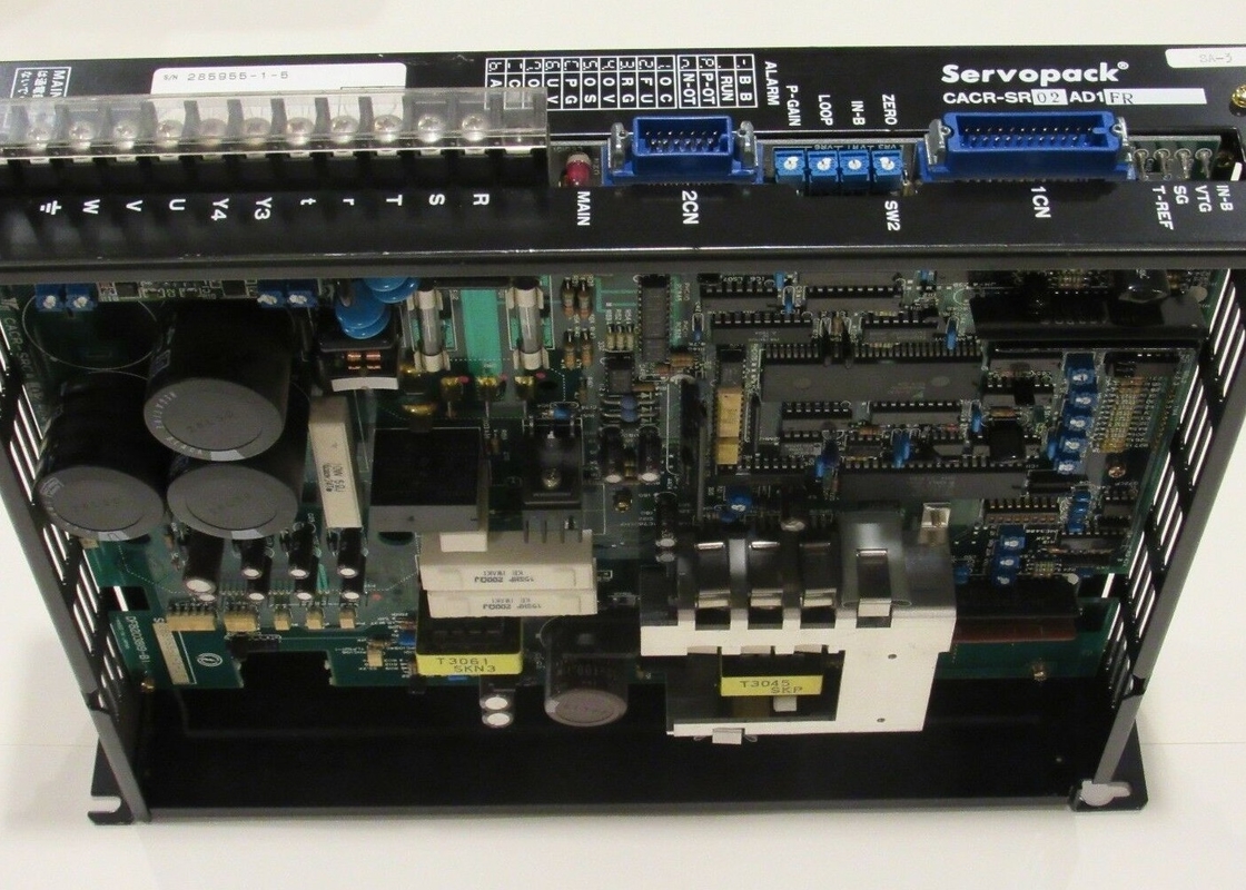Yaskawa CACR-SR02-AD1-FR Peralatan Servo Motor Baru 200V Tegangan