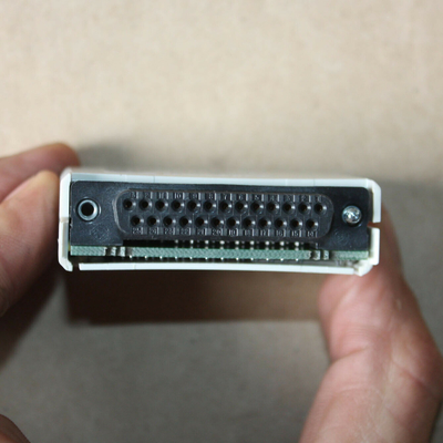 TB842 3BSE022464R1 baru asli, memiliki konektor untuk koneksi serat optik dan koneksi ke modul antarmuka.